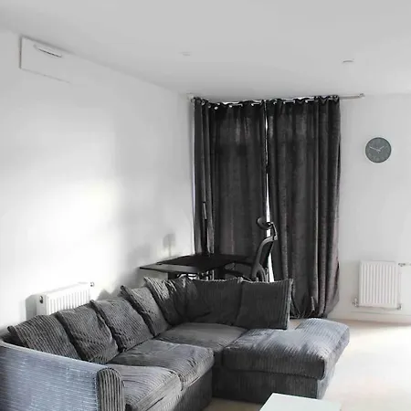Lovely One Bedroom Apartment With Balcony London Exterior photo