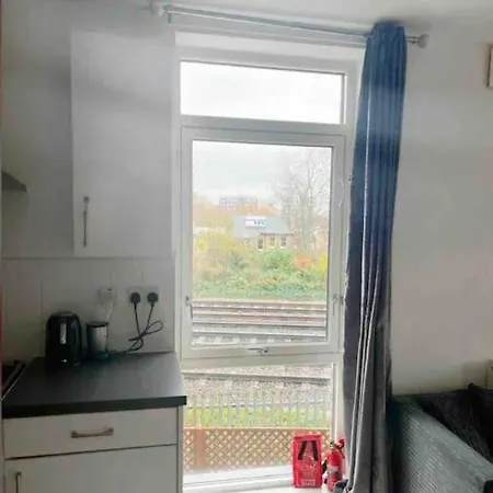 Lovely One Bedroom Apartment With Balcony London Exterior photo